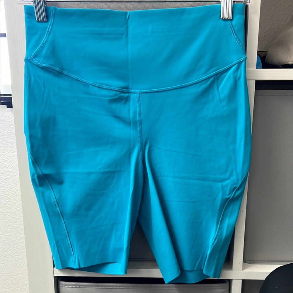 Lululemon Women's Blue Bace Pace Short 8”. NWT